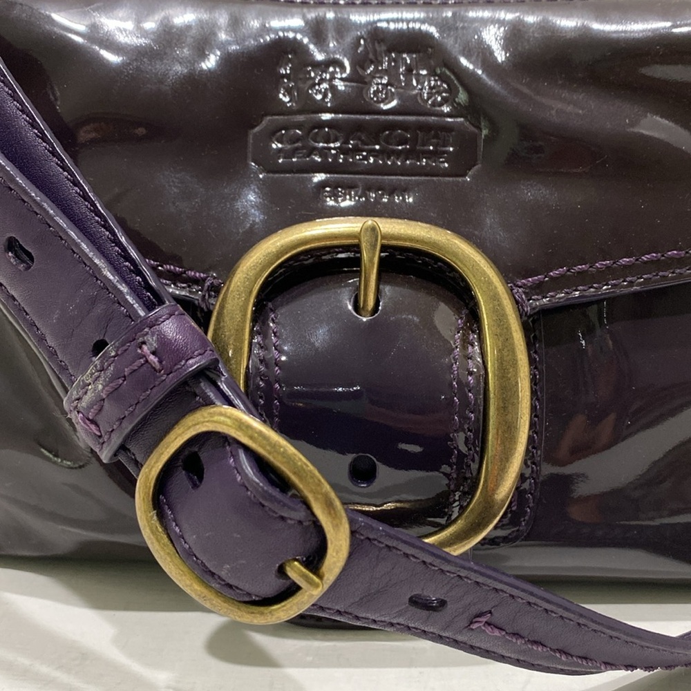 COACH (# Z17205) Purple Patent Leather Shoulder Bag - Picture 2 of 15